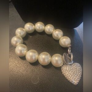 Chico’s Chunky Pearl Bracelet With Sparkling Heart Charm 1 tiny stone missing